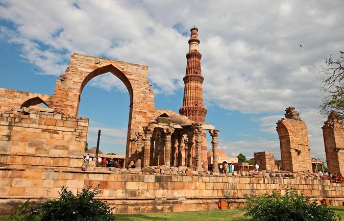 09 Hour Tour Of Delhi With India Gate Qutab Minar And Humayuns Tomb - Front-Door Pickup: Airport or Hotel, Then Straight to Qutub Minar