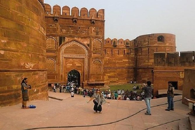 2-Day Agra Fort and Taj Mahal Guided Tour from Delhi Airport - Guides and drivers: small touches that improve the whole trip