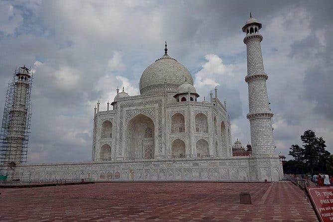2 Days Taj Mahal and Agra Private Tour From Bangalore - Private tour feel: why a live guide changes the experience