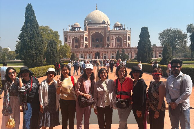 2 days Tour - Delhi Local and Sunrise Agra ( Tajmahal Tour ) - Gurudwara Bangla Sahib: a calm break from the schedule