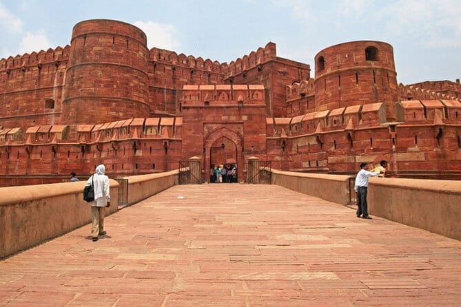 2 Days Tour of Agra (Taj Mahal) & Delhi City Tour - Day 1: Taj Mahal, Agra Fort, and Itimad-ud-Daulah in One Flow