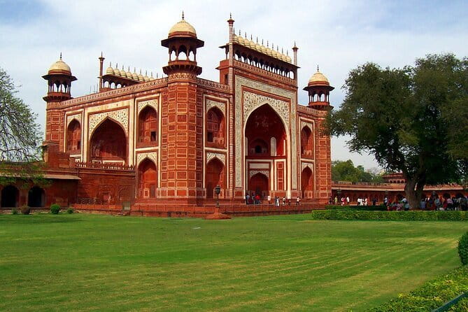 3-Day Golden Triangle Luxury Tour from Delhi to Agra and Jaipur - Day 1 Delhi: UNESCO, Monument Power, and Old Delhi by Rickshaw