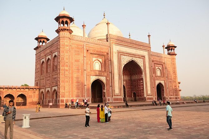 3-Day Private Golden Triangle Tour in Delhi, Agra, and Jaipur - Day 1 in Delhi: Mughal grandeur plus city landmarks