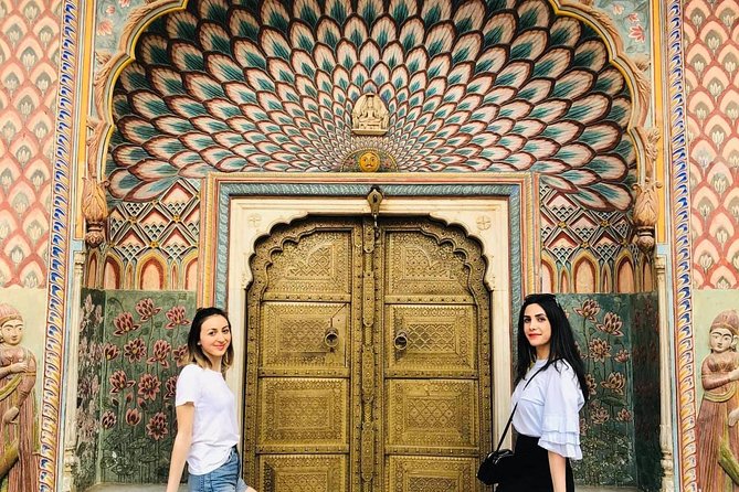 3 Days Express Golden Triangle Tour India - Day 1 in Agra Fort and Itimad-ud-Daulah: Mughal power in two layers