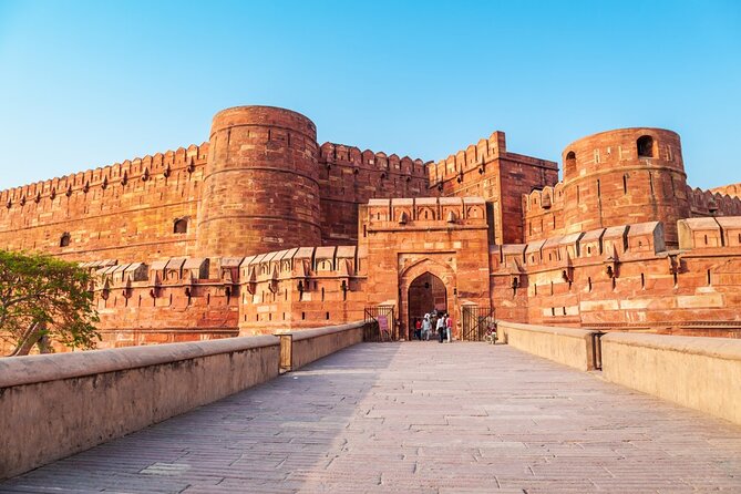 3 Days Golden Triangle India Tour Delhi - Agra Jaipur - Day 2 in Jaipur: Hawa Mahal windows, Jal Mahal photos, City Palace context
