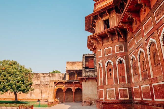 3 Days Luxury Golden Triangle Tour - Fatehpur Sikri on the way to Jaipur: a longer pause before the city shift
