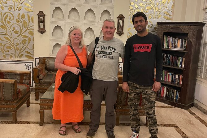 3-Days Private Luxury Golden Triangle Tour to Agra and Jaipur From New Delhi - Day 1 in Delhi: Qutub Minar, Lotus Temple, and the Old Delhi power circuit