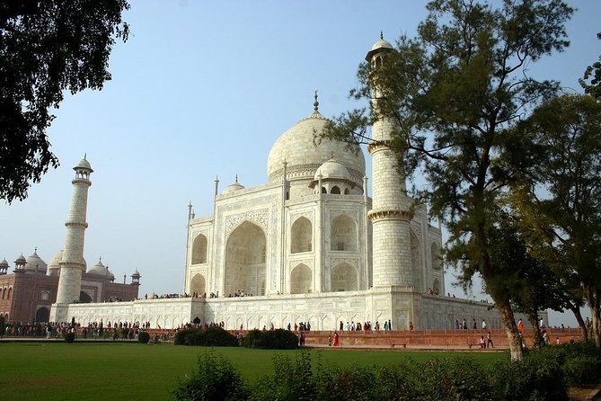 4 Days Golden Triangle Tour by AC Transport - Day 1 in Delhi: Duty Free stop, then the landmark loop