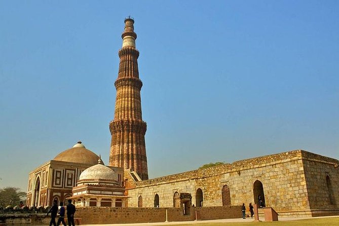 4 days Golden Triangle tour of Delhi, Taj Mahal in Agra & Jaipur with Guide - Delhi starts with Qutub Minar and the Iron Pillar puzzle