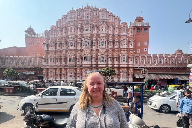 4 Days Luxury Golden Triangle Tour to Agra and Jaipur From Delhi - Delhi first: Qutub Minar, Lotus Temple, and the power shift to Old Delhi