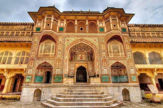 4 Days Luxury Golden Triangle Tour to Agra and Jaipur From Delhi - Should you book this 4-day luxury Golden Triangle tour?