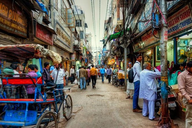 4-Hour Old Delhi Evening Walking Tour with Local Dinner & Guide - Chandni Chowk at night: spices, silver, and finding your bearings