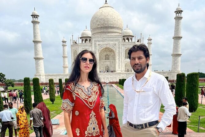 5-Day Golden Triangle Tour with Cultural Heritage-Taj & More - Day 1 in Delhi: Gurudwara Peace, Khari Baoli Spice, Humayun’s Tomb Majesty