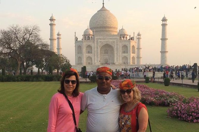 5-Day Private Luxury Golden Triangle Tour to Agra and Jaipur From New Delhi - Day 1 in Delhi: Old Delhi Spice, Stepwells, and Iconic Architecture