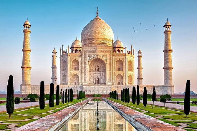 5-Days Luxury Golden Triangle Tour to Agra and Jaipur From Delhi - Day 4 Jaipur: Hawa Mahal photos, City Palace details, and Aravalli forts