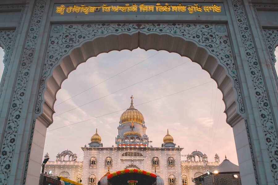 5-Hour Half-Day Delhi Temple Tour with Pick-Up & Drop-Off - Akshardham Temple: The Final Wow Factor (About One Hour)