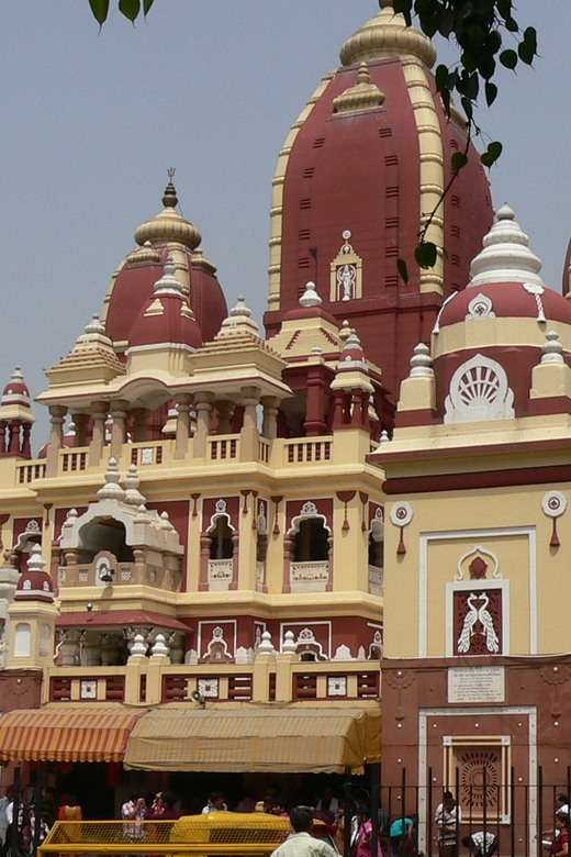 5-Hour Half-Day Delhi Temple Tour with Pick-Up & Drop-Off - Lotus Temple: Bahá’í Architecture and Time in the Prayer Hall