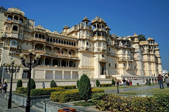 6 Day Delhi Agra Jaipur Udaipur Tour-Golden Triangle with Udaipur - Day 1 in Delhi: Old Delhi rickshaws to Qutub Minar