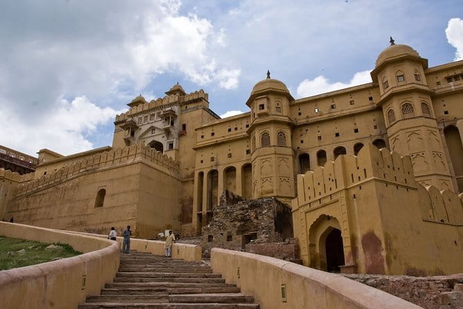 6 Day Golden Triangle Tour with Amritsar from Delhi - Jaipur: Pink City royal sights plus a science stop