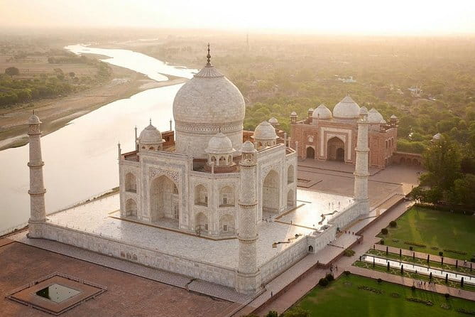 6-Day Private Tour of Delhi, Agra, Jaipur, and Pushkar from Delhi - Jaipur’s Stoneworks and Pageantry: Stepwell, Lake Palace, Hawa Mahal, and City Palace