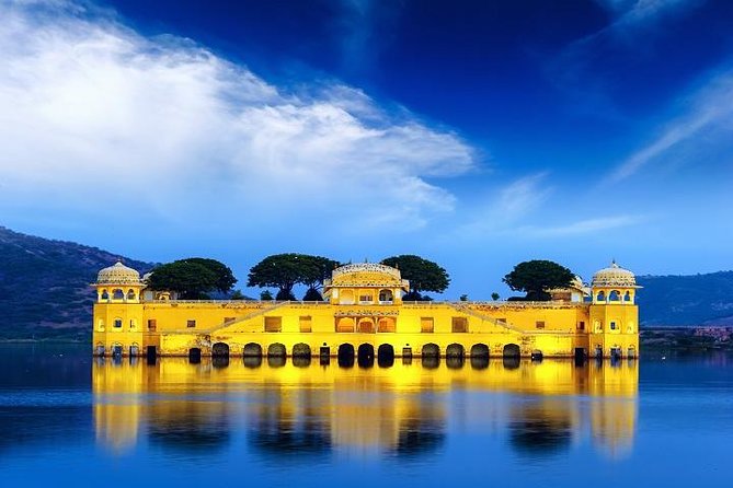 6- Days Private Heritage Golden Triangle Tour - Day 1 in Delhi: India Gate after a simple airport arrival