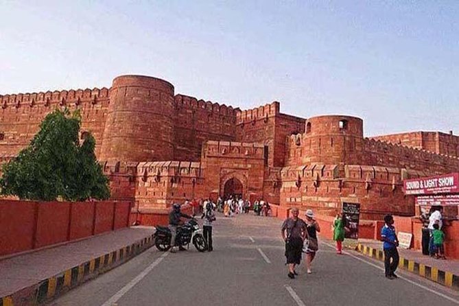 6-Days Private Luxury Golden Triangle Tour from Delhi - Day 5 Jaipur monuments: palaces, windows, and giant sundials