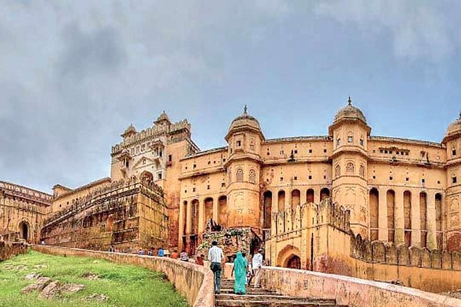 7 Days Golden Triangle Delhi,agra, Jaipur - Delhi Power Day: Jama Masjid, Red Fort, Qutub Minar, Humayun’s Tomb, Lotus Temple