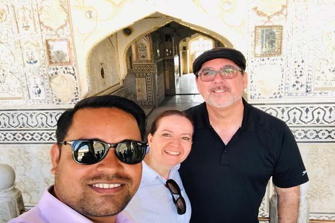 7 Days Private Luxury Golden Triangle Tour With Ranthambore - Day 5: Drive to Jaipur with Hilltop Temples and a Modern Photo Stop