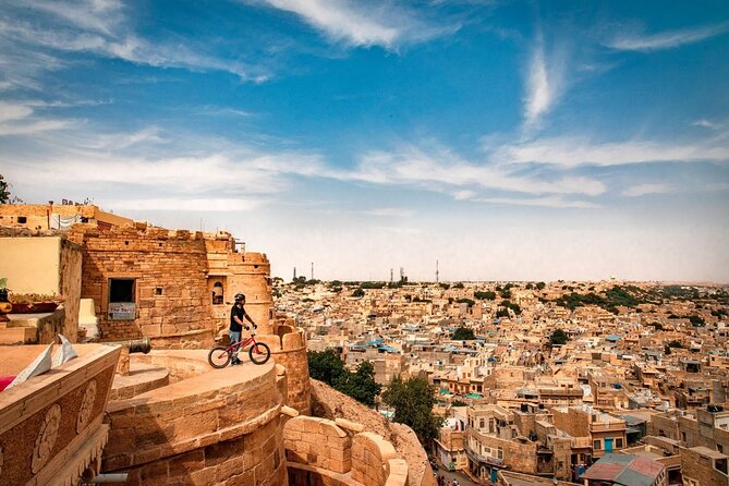 8-Day Golden Triangle & Rajasthan Private Tour from Delhi - Day 1 in Delhi: Jama Masjid rickshaw, Qutb Minar, and Mughal-era mood
