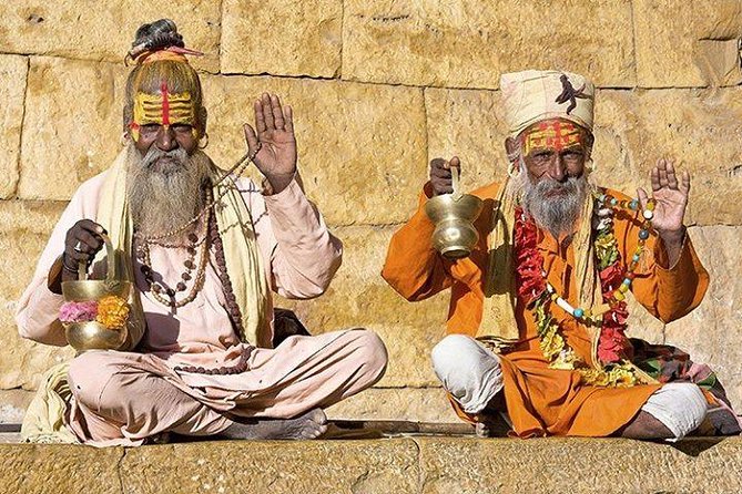8-Day Private Golden Triangle Tour with a Ranthambore Wildlife Safari From Delhi - Day 1 in Delhi: Airport Meet-Up and Optional Akshardham