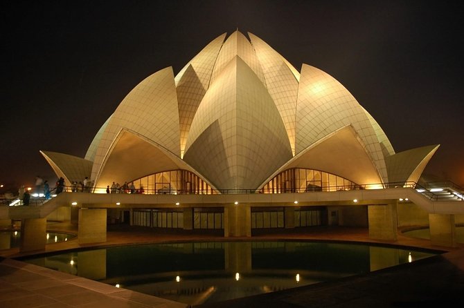 8 Days GOLDEN TRIANGLE EXCURSION WITH RANTHAMBORE WILDLIFE SAFARI - Day 7 Jaipur Deep Day: Amer Fort, City Palace, Hawa Mahal, Jantar Mantar, and Jal Mahal Area