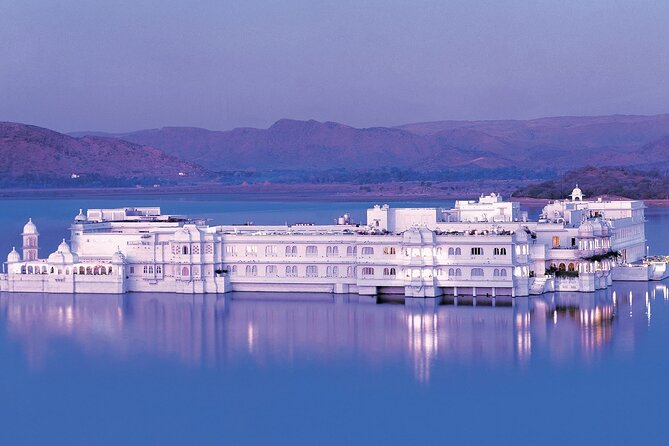 8 Days Private Luxury Tour of Taj Mahal & Palaces of India - Timeless Royalty - Old Delhi Meets New Delhi: A Capital City in Two Speeds