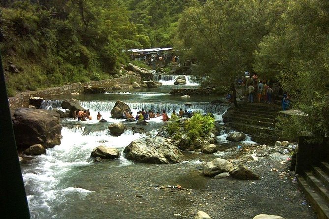 Affordable transfer from Delhi to Dehradun - Stops on the Way: Using Breaks for Nature, Photos, and Food