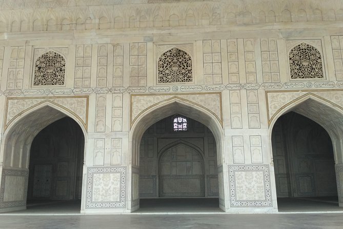 Agra and Jaipur Two days Trip from Delhi by car with Guide - Taj Mahal: what to notice when the guide is good