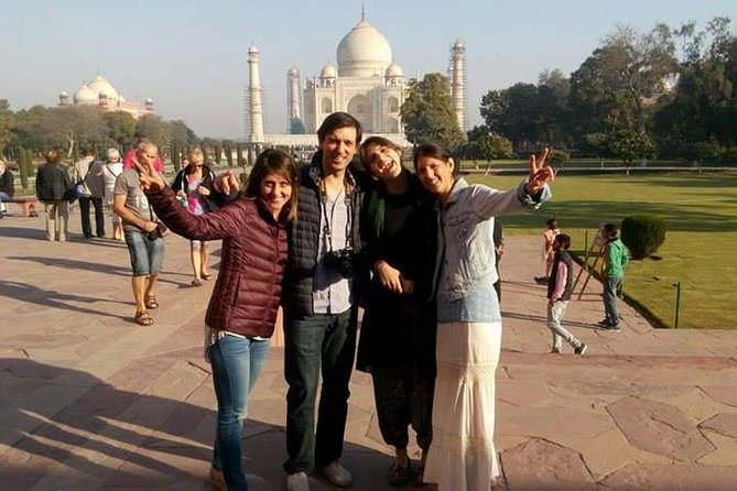 Agra Day Tour From Delhi - Agra Fort in one hour: power, imprisonment, and big stone scale