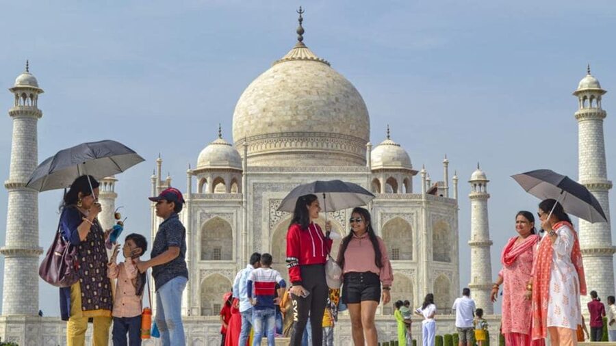 Agra: Skip-the-Line Taj Mahal & Agra Fort Tickets + Add-Ons - Tour Guide Quality and Shop Stops: Stay Comfortable and Say No