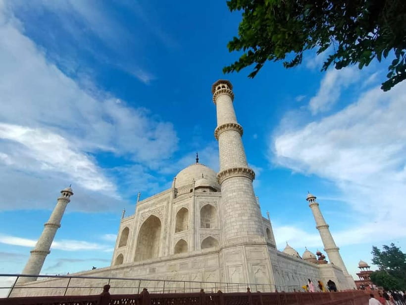 Agra: Taj Mahal Guided Tour with Photography & Rental Saree - What’s Included to Make the Visit Easier