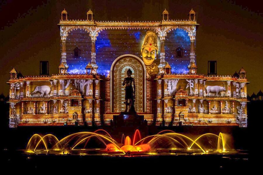 Akshardham Light & Fountain Show with Pick-up & Drop-off - The guide makes or breaks the experience