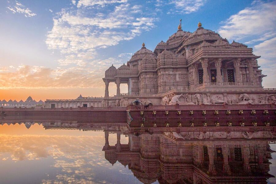 Akshardham Light & Fountain Show with Pick-up & Drop-off - Value check: is $28 a good deal?