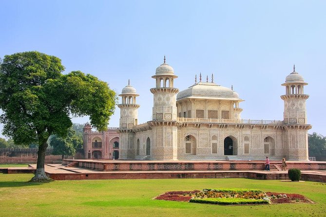 All Inclusive : 5 Days Golden Triangle Tour : Delhi, Agra, Jaipur - The human factor: what the named guide and driver praise suggests