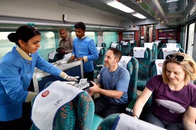 All Inclusive Luxury Taj Mahal Tour from Delhi by Express Train - 6:30 Pickup to Nizamuddin Station: How the Morning Actually Flows