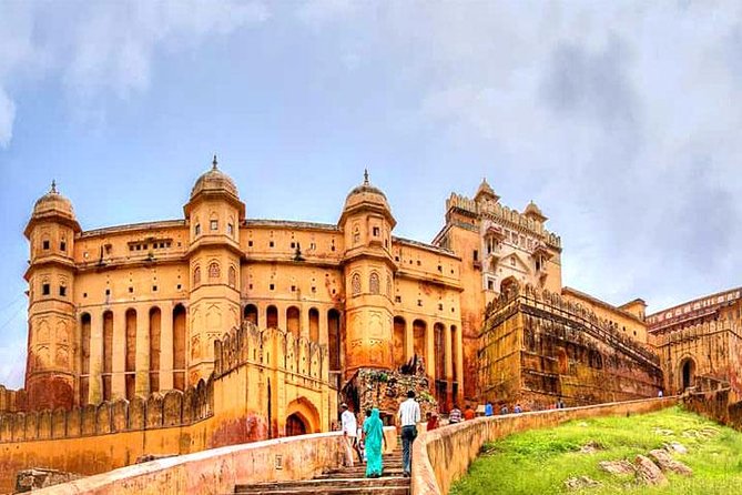 All-Inclusive Private Jaipur Day Trip from Delhi - City Palace: Royal rooms still connected to modern Jaipur