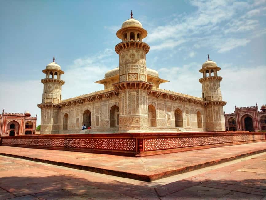 All-Inclusive Sunrise Taj Mahal, Agra Fort & Baby Taj Tour - The Drive From Delhi: Comfort Matters on a Long Day