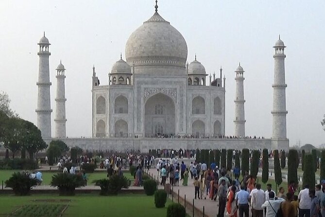 All Inclusive Taj Mahal & Agra Tour by Superfast Train From Delhi - Train Meals and Comfort: Included, but Not a Fantasy