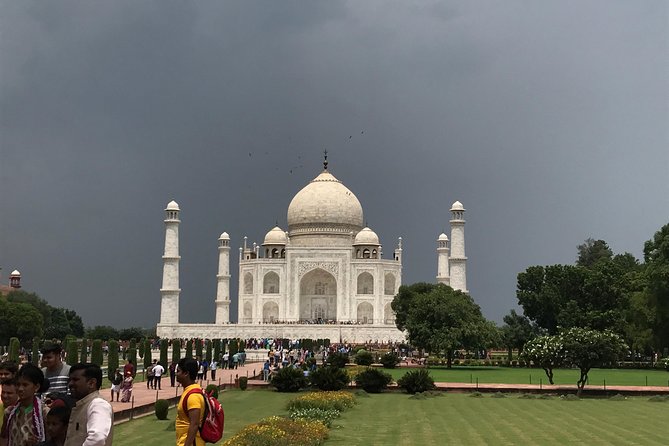 All Inclusive Taj Mahal Tour from Delhi With 5 Star Lunch - Skip-the-line entry: what it actually helps