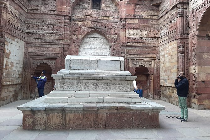 Audio Guided Walking Tour of Qutub Minar & Mehrauli, Delhi - HopOn India App: Qutub Minar with narration you control