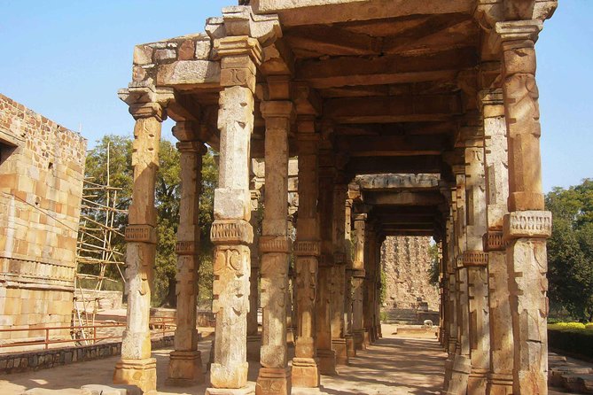 Audio Guided Walking Tour of Qutub Minar & Mehrauli, Delhi - From Exit gate to Mehrauli’s softer side: Kalka Dass Marg, Yogmaya Temple, and tiffin