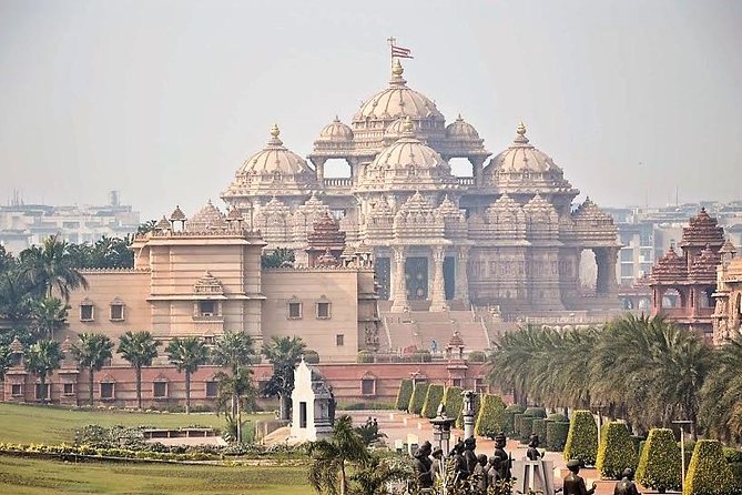 Bestseller of India, de lux tour - Day 4: Amber Palace, Jal Mahal Photo Stop, City Palace, Hawa Mahal, Royal Gaitor