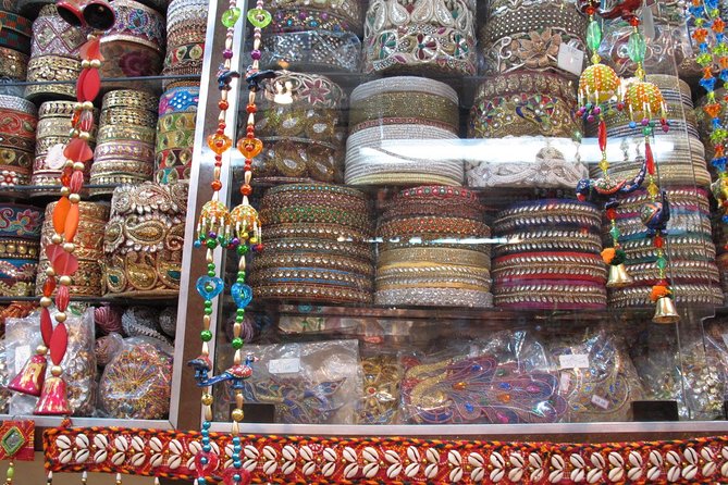 Chandni Chowk Textile Tour - The guide factor: how street expertise changes your results