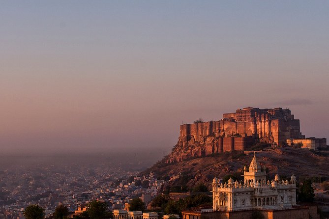 Cultural Rajasthan - Udaipur and Ranakpur: Lakeside Views Plus 1444 Carved Pillars